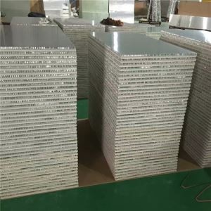 Keramički furnirani podložni aluminijskim pločama za saće za Merto Station i Rail Station